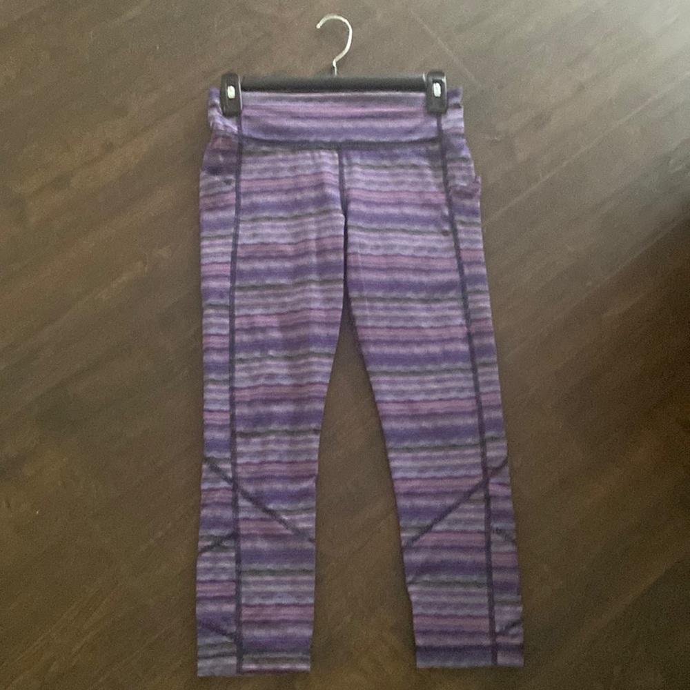 Lululemon capris leggings size 6.  🔥Price is FIRM. Shipping is $4.99🔥